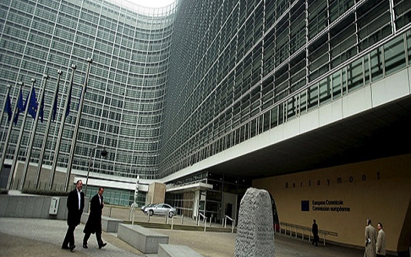 epa00970798 View European Commission headquarters in Brussels,Thursday 29 March 2007. Belgian prosecutors on Wednesday said they have arrested three Italian suspects, including a European Union official, in a multi-million real estate corruption probe. The three men, all residents in the Belgian capital, are suspected
of defrauding European taxpayers of several million euros over more
than 10 years, the Belgian chief prosecutor told reporters. A civil servant working for the European Commission has been arrested, prosecutors said. Also arrested were an aide to a member of the European Parliament and the director of real estate companies  EPA/OLIVIER HOSLET