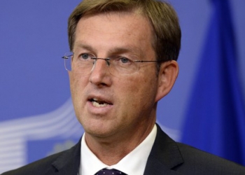 Slovenian Prime Minister Miro Cerar talks to the media during a special migrants meeting held at the European Union Commission headquarters in Brussels, October 25, 2015.  AFP Photo / Thierry Charlier        (Photo credit should read THIERRY CHARLIER/AFP/Getty Images)