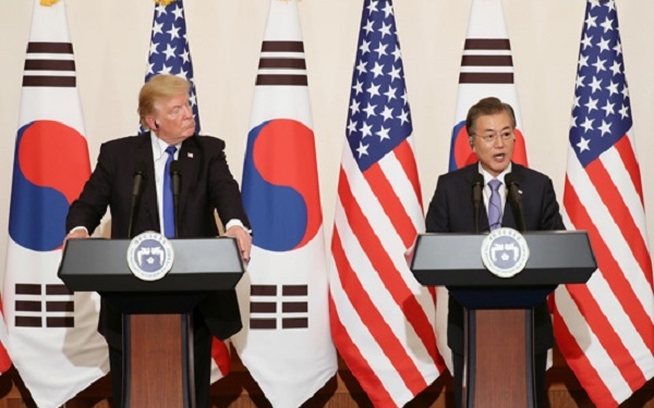 epa06313002 South Korean President Moon Jae-in (R) and US President Donald J. Trump (L) hold a joint press conference at the presidential office Cheong Wa Dae in Seoul, South Korea, 07 November 2017. The two leaders reaffirmed their resolve to peacefully end North Korea's nuclear and ballistic missile development. Trump is on a two-day official visit to South Korea, the second stop on his 12 day tour of Asia.  EPA-EFE/YONHAP SOUTH KOREA OUT