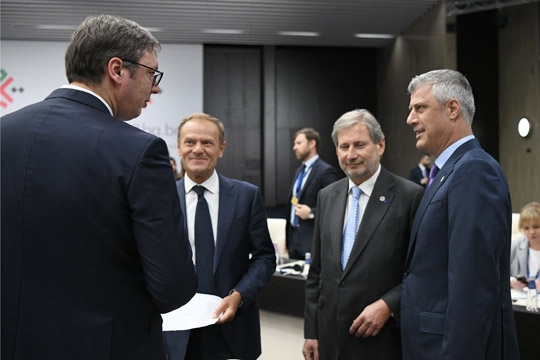 epa06743805 Serbian President Aleksander Vucic (L) speaks with Kosovo's President Hashim Thaci (R) next to European Commissioner for European Neighborhood Policy Johannes Hahn (2-R) and European Council President Donald Tusk (2-L) during a round table meeting at an informal European Union (EU) summit with Western Balkans countries at the National Palace of Culture in Sofia, Bulgaria, 17 May 2018. EU leaders will discuss a European future for the Western Balkans, and the response to President Trump's policies on trade and Iran.  EPA-EFE/DIMITAR DILKOFF / POOL
