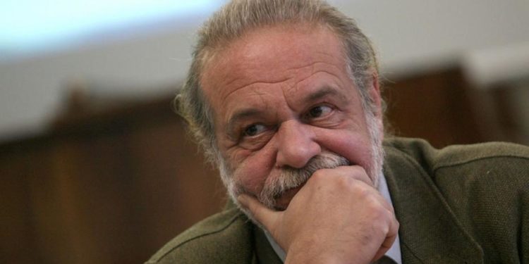 Евгениј Дајнов е бугарски политиколог, професор по политички науки на Новиот бугарски универзитет во Софија