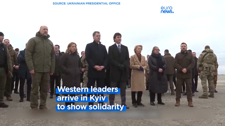 Европејците ја одбележуваат годишнината од војната во Украина со демонстрации на солидарност со Кијив
