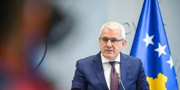 Фото/  Косовски министер за внатрешни работи Џелал Свечла