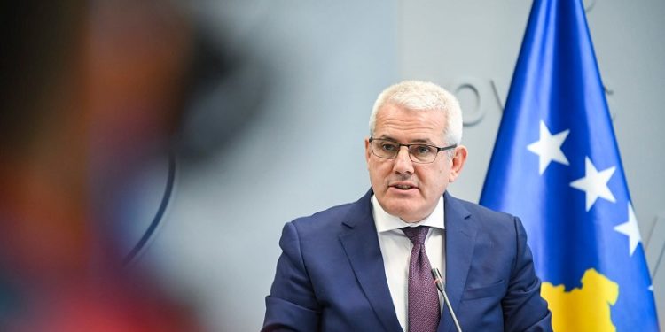 Фото/  Косовски министер за внатрешни работи Џелал Свечла