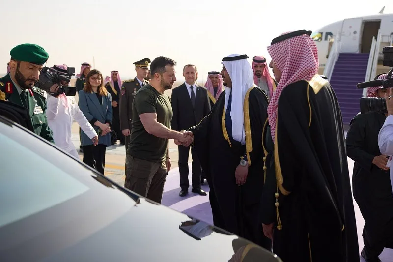 Зеленски на средба со принцот на Саудиска Арабија, разговарале за мировната формула на Кијив за ставање крај на конфликтот