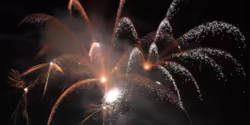 Firework, image source> Wikipedia