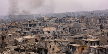 Алепо, Сирија... разурнат град со десетици илјади цивилни жртви, меѓу кои жени, деца и стари лица.