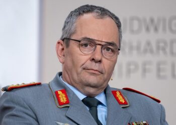 Фотографија:  Алфонс Маис, Фејсбук профил
