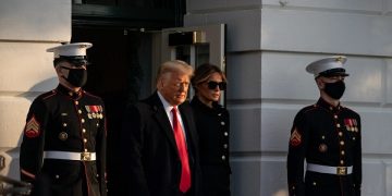 Доналд Трамп и неговата сопруга Меланија Трамп ја напуштија Белата куќа рано изутрината на 20 јануари