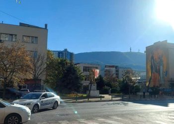 По заканата со бомба, блокирана улицата и испразнета гимназијата „Јосип Броз - Тито“ во центарот на Скопје, 27 октомври 20222 (фото: Б. Јордановска/ЦИВИЛ)
