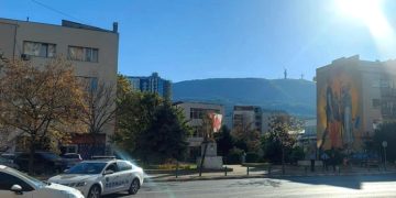 По заканата со бомба, блокирана улицата и испразнета гимназијата „Јосип Броз - Тито“ во центарот на Скопје, 27 октомври 20222 (фото: Б. Јордановска/ЦИВИЛ)