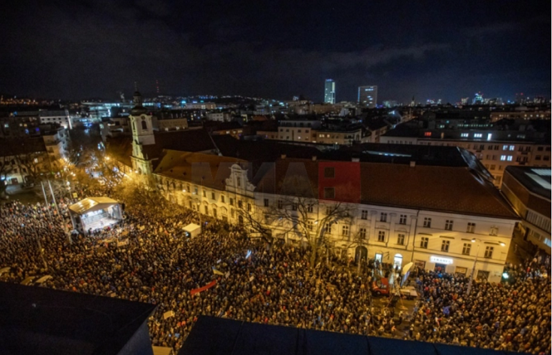 Се интензивираат антивладините протести во Словачка поради судските реформи на Фицо