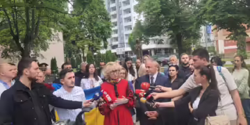 Украинската амбасадорка Лариса Дир на откривање на скулптурата „Горчливо сеќавање на детството“ во Паркот „Украина“ во Чаир. Фото: ЦивилМедиа