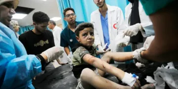 Wounded child in Gaza, Photo> Ashraf Amra - Anadolu Agency