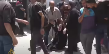 Gaza civilians collapse from hunger and lack of aid
Photo source - screenshot Al Jazeera video