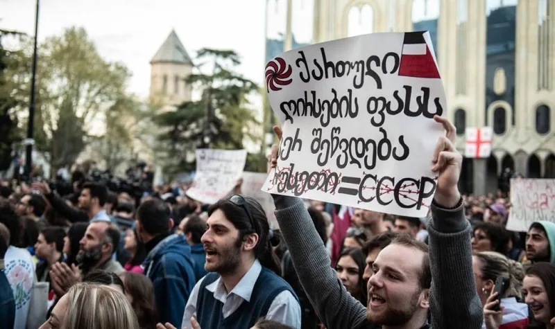 Жестоки судири во Грузија поради контроверзниот закон за „странски агенти“ инспириран од Русија