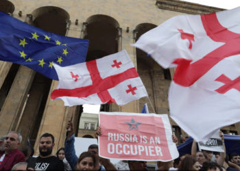 Повеќенеделни антируски окупациски протести во Тбилиси во летото 2019 година, кои следеа по посетата на рускиот пратеник Сергеј Гаврилов во главниот град на Грузија. Фото: Еана Корбезашвил