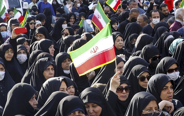 Иран подготвува строг нов закон за хиџаб