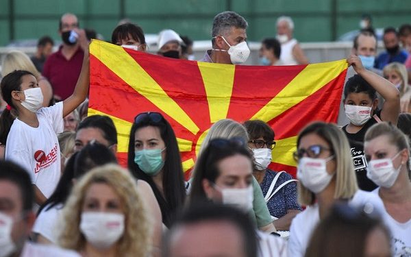 epa08539540 Supporters of the ruling SDSM party wearing protective face masks, attend the main election campaign rally in Skopje, Republic of North Macedonia, 10 July 2020. North Macedonia will hold elections on 15 July.  EPA-EFE/GEORGI LICOVSKI