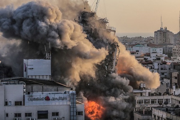 Во текот на изминатите 24 часа речиси 200 Палестинци загинаа, а повеќе од 300 се повредени во израелските воени напади во Газа