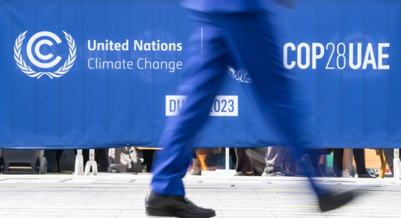 Новиот нацрт-договор на КОП28 ги повикува земјите постепено да ги исфрлат фосилните горива