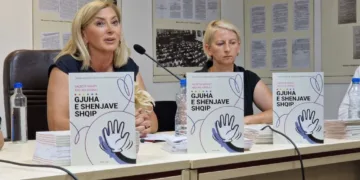 Промоција на првиот прирачник за комуникација на знаковен јазик на албански јазик, Валдета Касапи, Аделина Хаскај
фото: Коха.мк