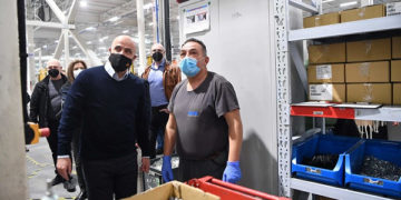 Премиерот Димитар Ковачевски во посета на фабриката „Дура“, извор: Влада на Република Северна Македонија