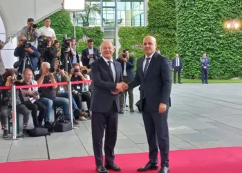 Премиерот Ковачевски со највисоки државни почести пречекан од германскиопт канцелар Шолц
Фото: МИА