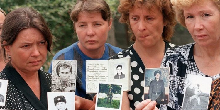 Фото: Погребот во Москва минатата недела на рускиот наредник убиен во Украина/ GETTY IMAGES