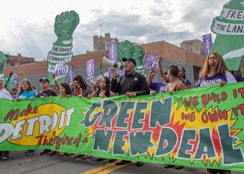 Green New Deal demo, Detroit, 31 July 2019 | Becker1999 from Grove City, OH, CC BY 2.0, via Wikimedia Commons