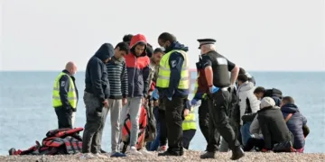 Според Министерството за внатрешни работи на Обединетото Кралство, Албанија е „безбедна и просперитетна земја“ и многу нејзини граѓани „поминуваат низ повеќе земји на пат кон Обединетото Кралство“, каде што по пристигнувањето изнесуваат неверојатни причини за барање азил./Фото: ЕПА