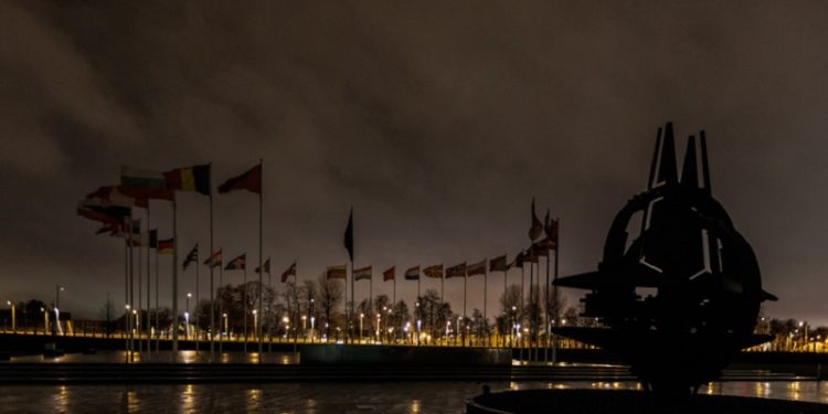 On Wednesday (21 December), NATO Headquarters in Brussels, Belgium, joined other international landmarks and switched off lights at 20.00 local time in solidarity with Ukraine.