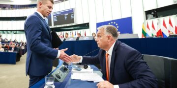 Унгарскиот опозициски лидер Петер Маѓар и премиерот Виктор Орбан во 2024 година
Фото: Европска Унија
