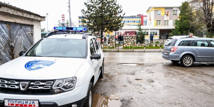 Дојава за бомба во ОУ „Браќа Миладиновци“, Скопје (15.12.2022). Фотографија: Ангел Ангеловски