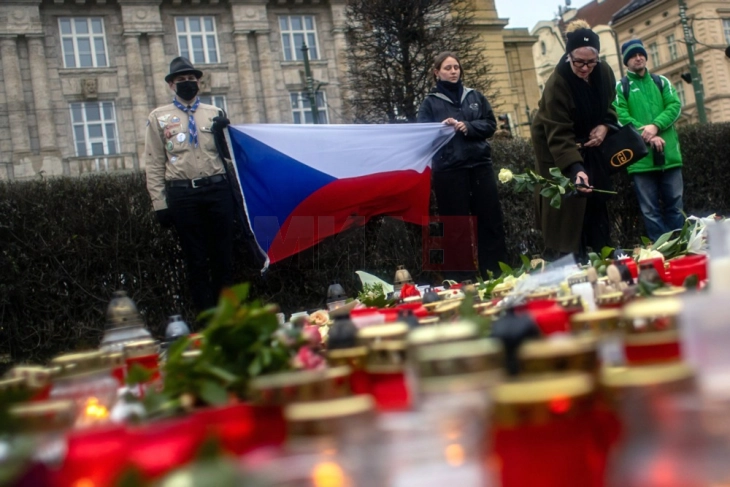 Во Чешка Ден на жалост за жртвите од пукањето на Карловиот универзитет