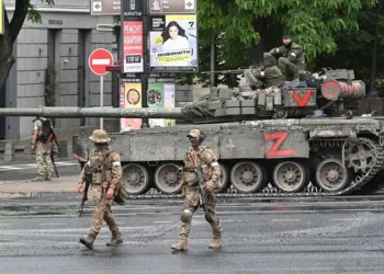 Борците на Вагнер распоредени на улица во близина на седиштето на Јужниот воен округ во градот Ростов-на-Дон, Русија, 24 јуни 2023 година (Photo: CNN)