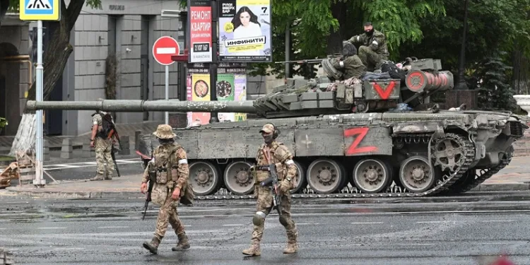 Борците на Вагнер распоредени на улица во близина на седиштето на Јужниот воен округ во градот Ростов-на-Дон, Русија, 24 јуни 2023 година (Photo: CNN)