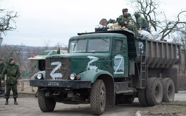 DONETSK, UKRAINE - MARCH 01: Pro-Russian separatists, in uniforms without insignia, gather in the separatist-controlled settlement of Mykolaivka (Nikolaevka) and Bugas, in Donetsk region (DPR) of Ukraine on March 01, 2022. ( Stringer - Anadolu Agency )
