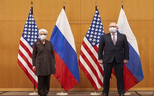 epa09676792 US Deputy Secretary of State Wendy Sherman, left, and Russian deputy foreign minister Sergei Ryabkov attend security talks at the United States Mission in Geneva, Switzerland, 10 January 2022.  EPA-EFE/DENIS BALIBOUSE / POOL