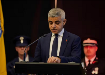 Градоначалникот на Лондон, Садик Кан на службата за Денот на сеќацањети во Грдаското собрание Фото:Стандард