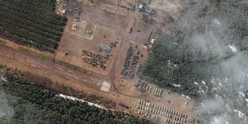 Фото: A satellite image shows an overview of a new deployment at V D Bolshoy Bokov airfield, near Mazyr, Belarus, February 22, 2022. Courtesy of Satellite image ©2022 Maxar Technologies/Handout via REUTERS