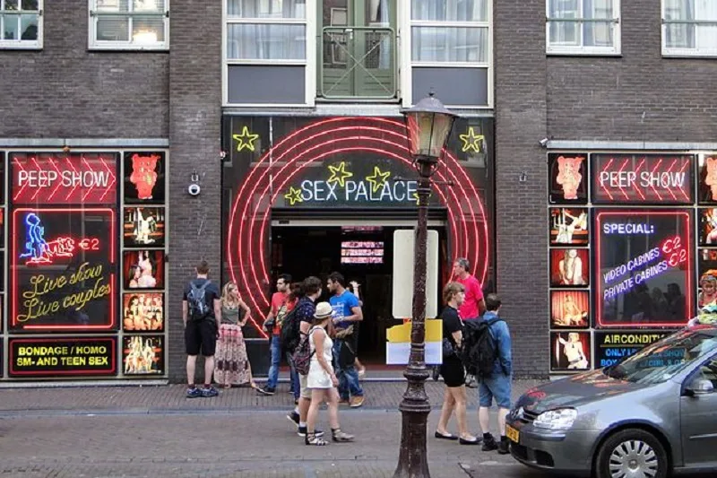 Европската агенција за лекови не ги сака амстердамските „црвени фенери“ за соседи