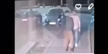 Моментот на експлозијата во Ставропол, во која загина мајорот Заур Гурциев, кој го водеше воздушниот дел од заземањето на Мариупол. Фото: Скриншот од видео на Reddit