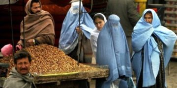Талибанците им забрануваат на жените да тргуваат со мажи (фото извор: Public Domain Pixabay)
