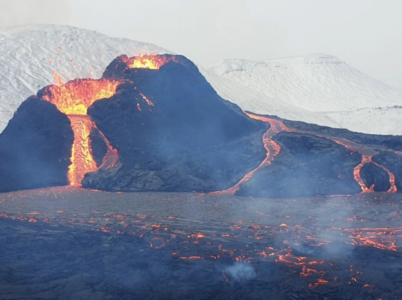 Евакуиран исландскиот град Гриндавик, се заканува нова ерупција на вулкан