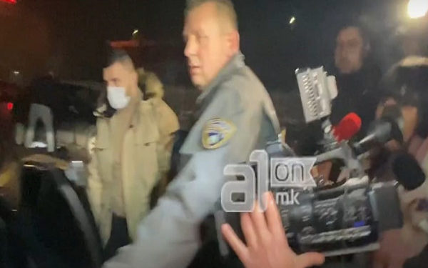 Туркање на новинари пред КПУ „Скопје“ при излегувањето на Сашо Мијалков од притвор, извор: А1 он