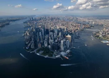 Воздушен поглед го прикажува хоризонтот на долниот дел на Менхетен, градот Њујорк на 5 август 2021 година. /Фото: Phys.org
