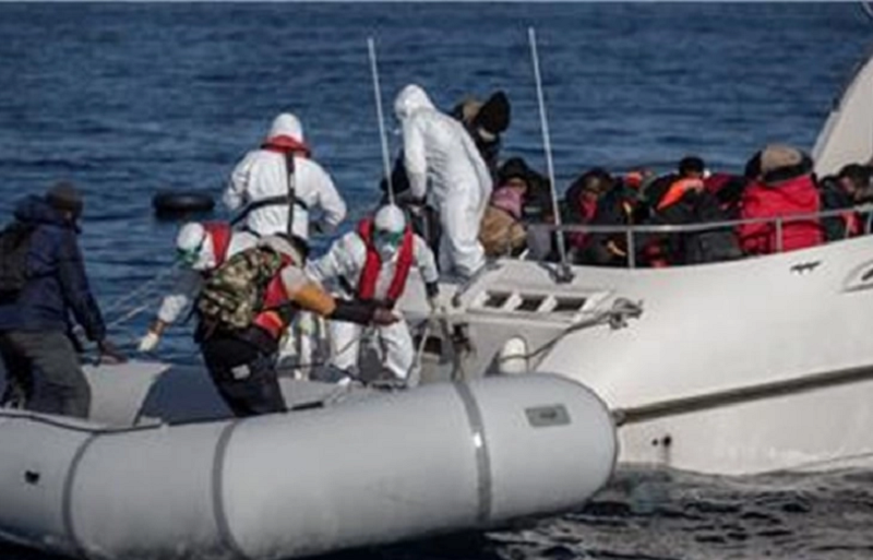 Седумдесет и пет илегални мигранти се фатени на брегот во западна Турција