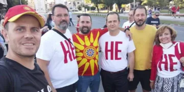 Драган Ковачки (четврти од лево на десно) на протестите против преговарачката рамка на ЕУ во јули, 2022 година (фото извор: ФБ профил на Ковачки)