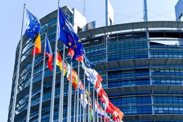 Европскиот парламент одобри визна либерализација за Србите од Косово